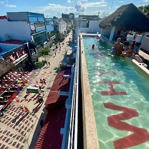 Why Not Rooftop Party Ostello Playa del Carmen